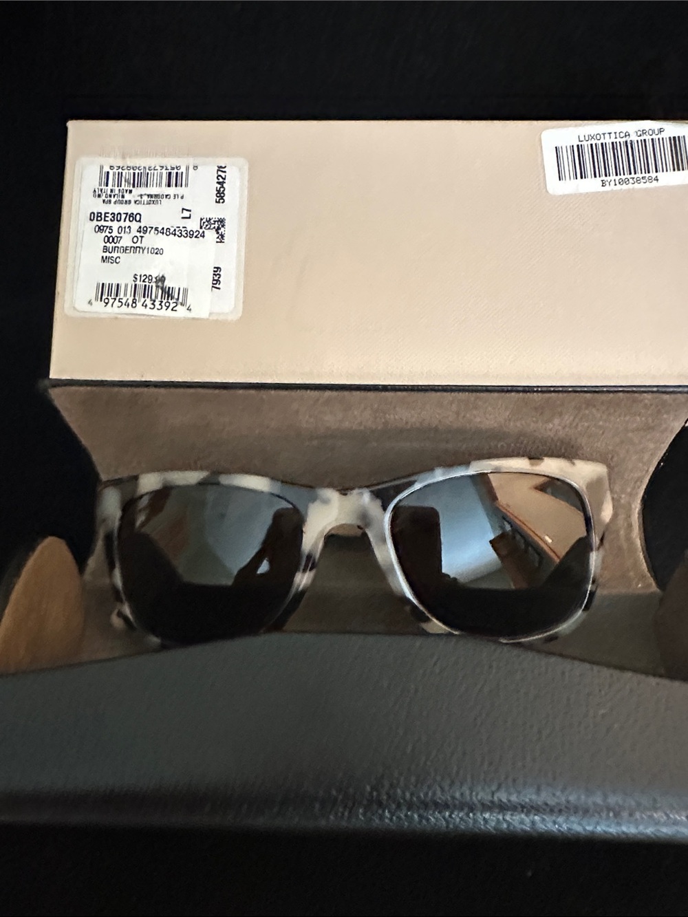 Burberry Tortoiseshell-Pattern Sunglasses with Dark Gray Lenses - Picture 5 of 9